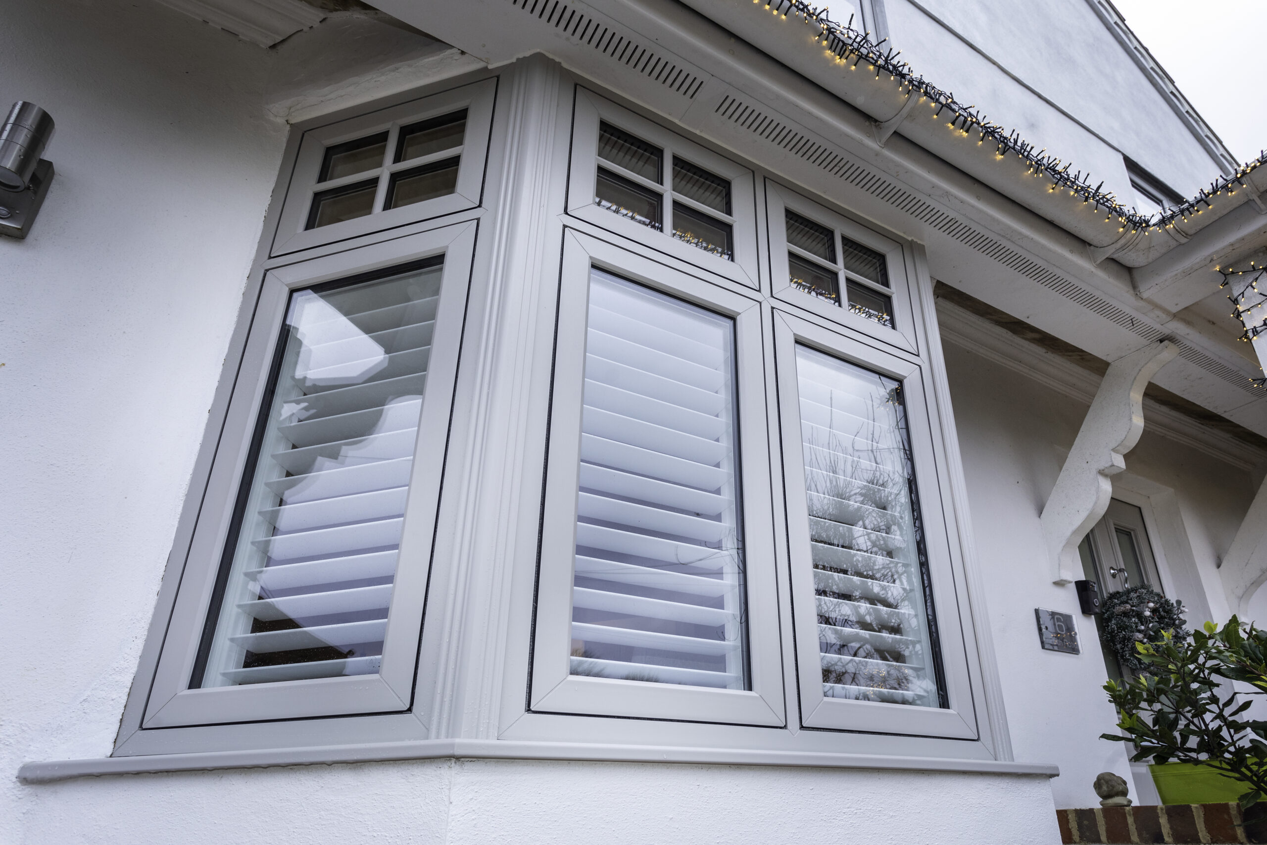 Flush PVCU bay window